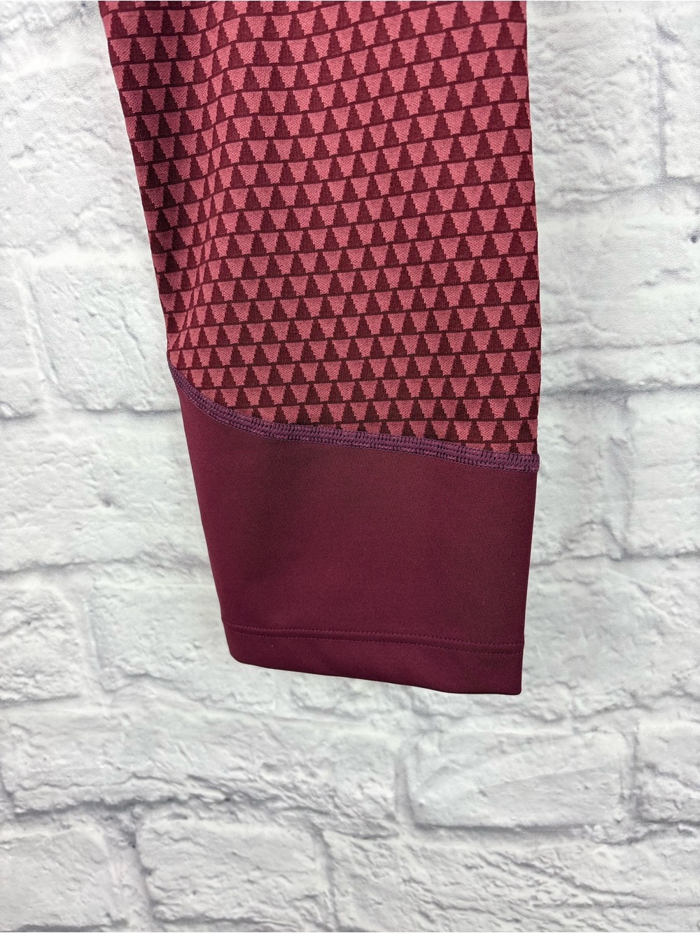NWT ASICS Burgundy Geometric Capri Leggings | Size Medium - Picture 7 of 14